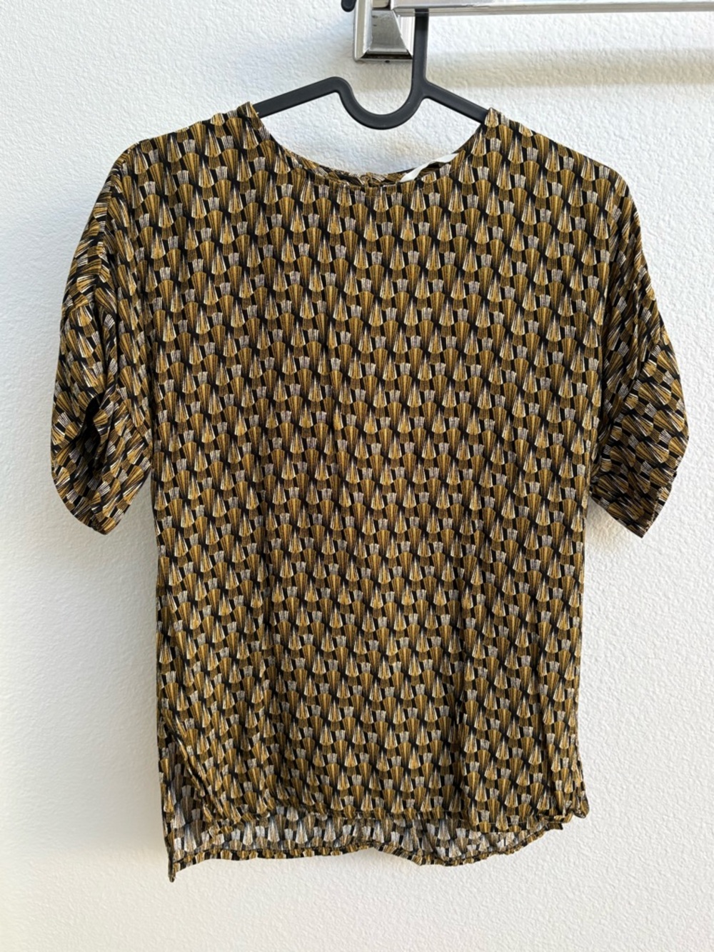 H&M Mustard and Black Short Sleeve Printed Blouse